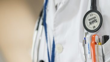 docteur médecin hôpital maternité