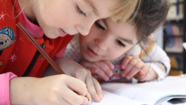 enfant écoles apprendre lecture