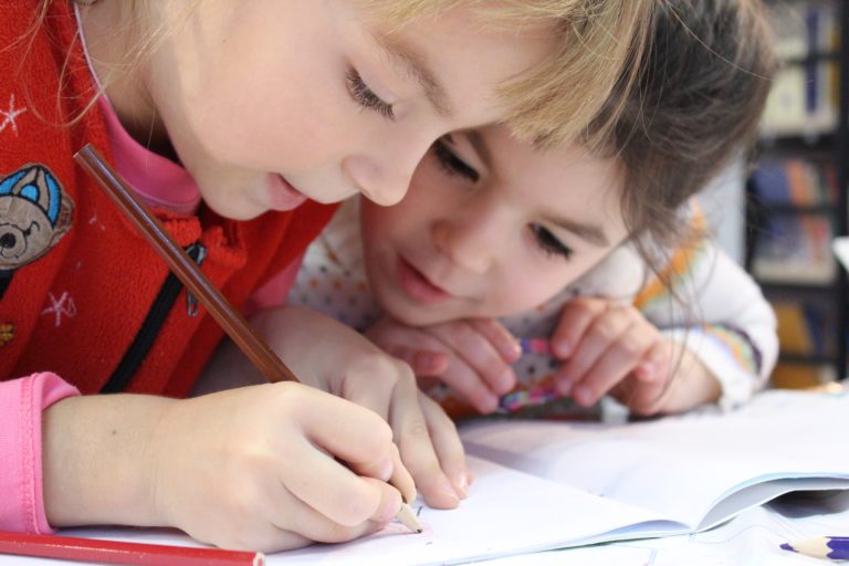enfant écoles apprendre lecture