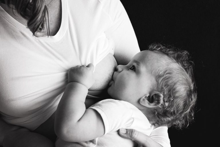 allaitement sein maman bébé