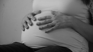 femme enceinte grossesse maternité