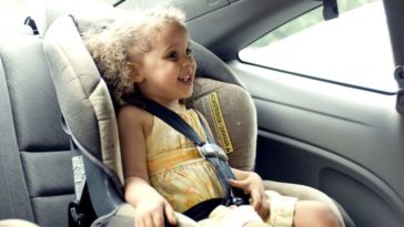 enfant fille voiture siège auto