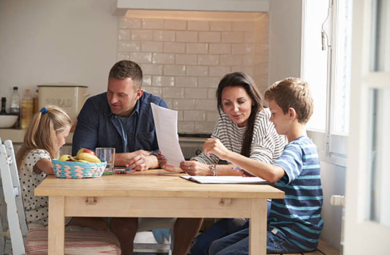 enfant devoirs maison parents école