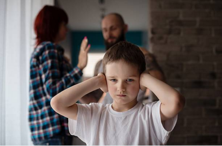 dispute couple enfant se disputer