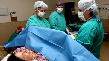 accouchement césarienne médecins césarienne extrapéritonéale