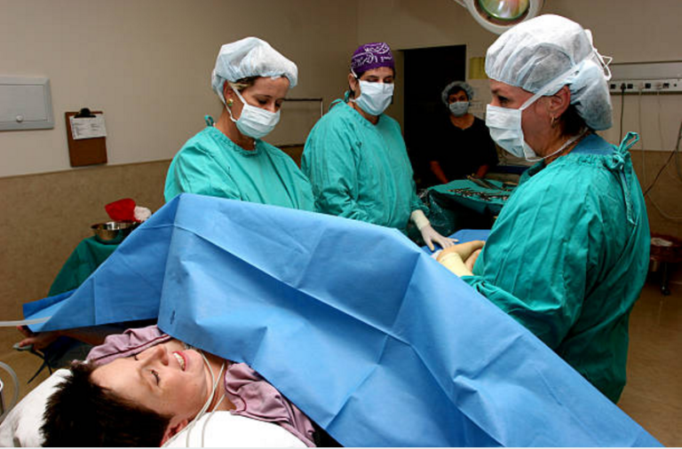 accouchement césarienne médecins césarienne extrapéritonéale