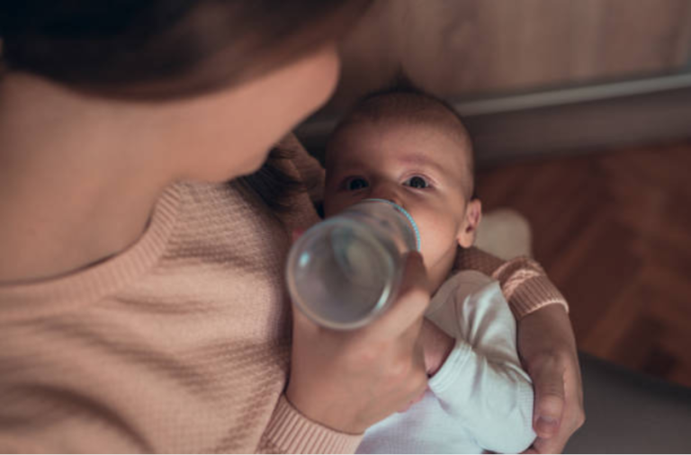 bébé enfant biberon