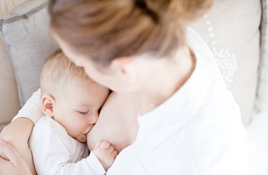 allaitement allaiter sein bébé allaitement implants mammaires