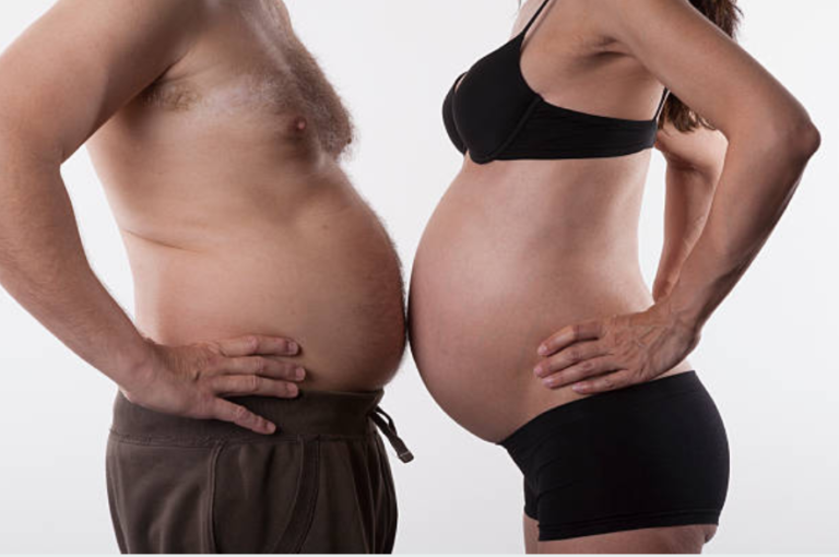 enceinte grossesse père couvade gros ventre