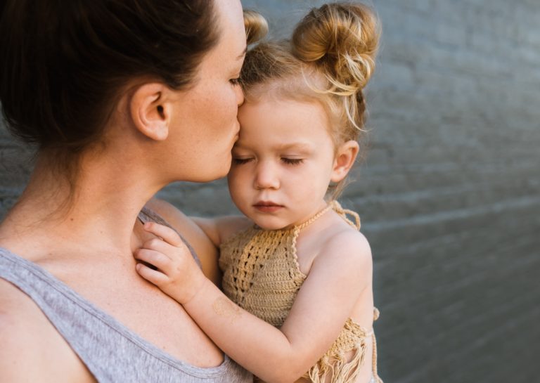 maman mère enfant fillette fille