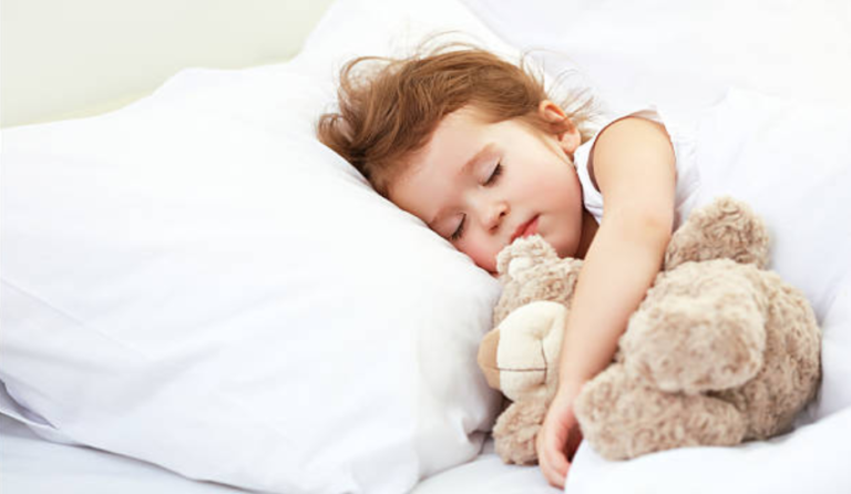 enfant dormir lit nuit doudou terreurs nocturnes