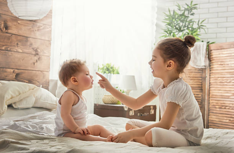 enfant fratrie frère soeur complicité aîné