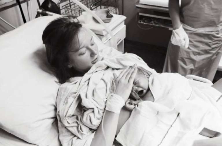 accouchement bébé femme hôpital périnée maternité