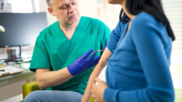femme enceinte vaccin grippe docteur médecin