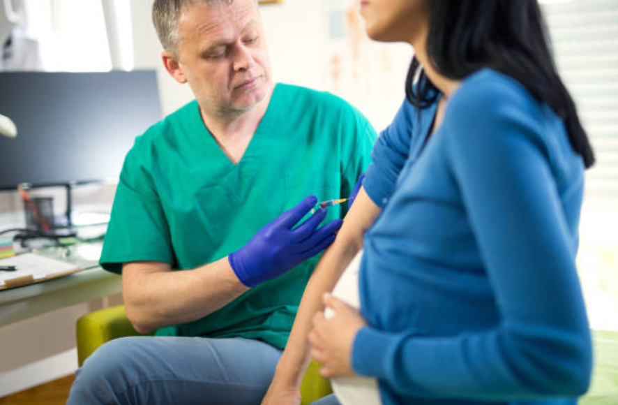 femme enceinte vaccin grippe docteur médecin