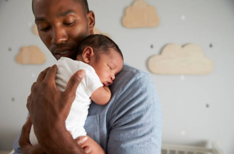 père papa bébé congé paternité pères