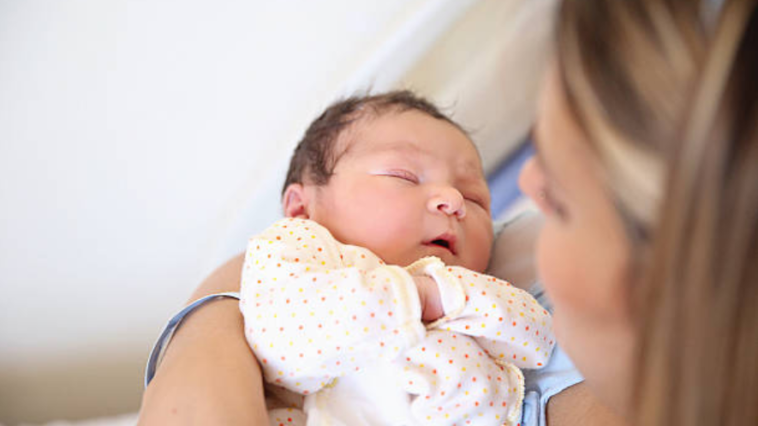 accouchement naissance bébé nourrisson