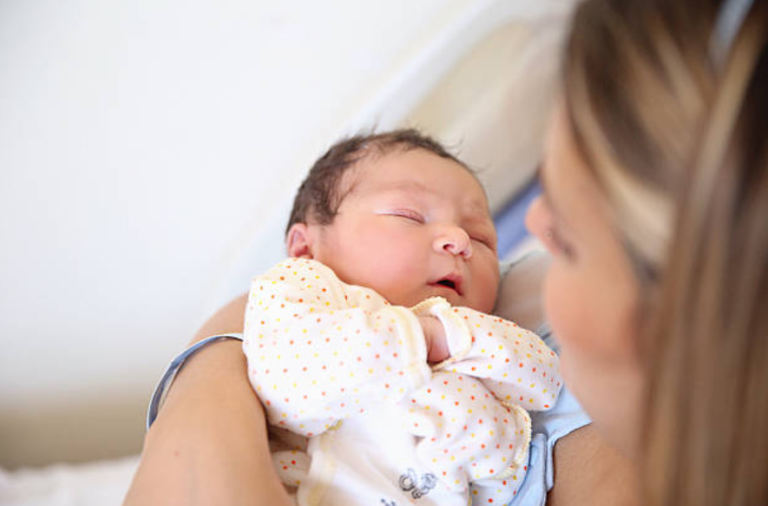 accouchement naissance bébé nourrisson
