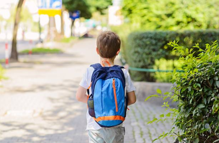 enfant école cartable rentrée scolaire