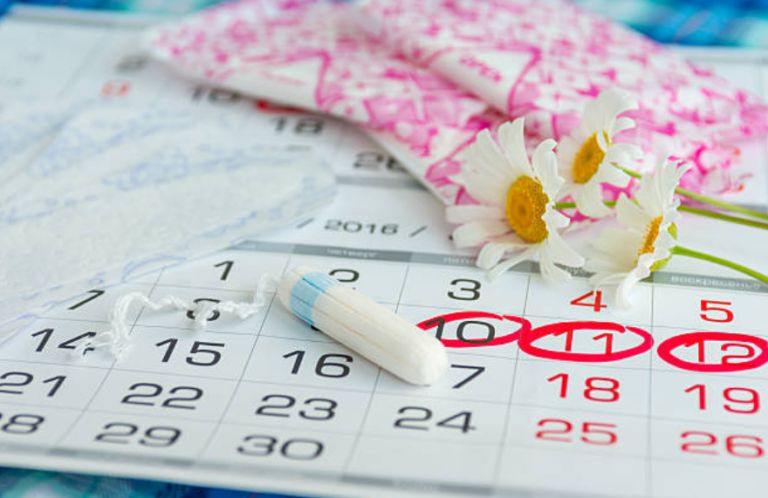 règles tampons serviettes menstruations retour de couches