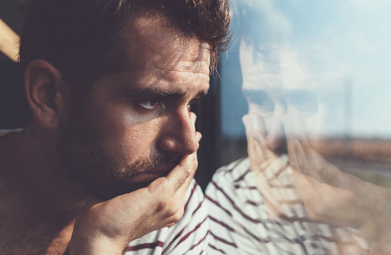 homme triste pensif oligospermie