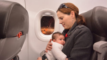 voyage avion bébé parents