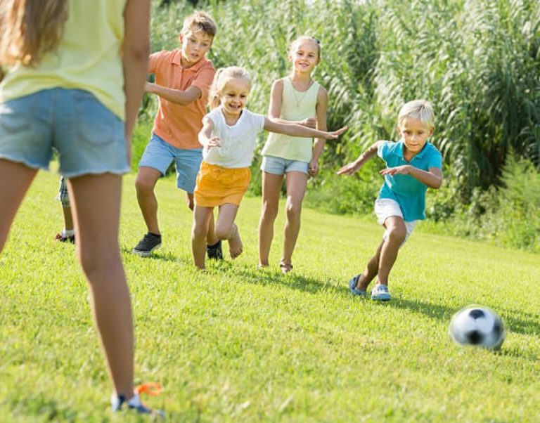 sport enfant football activité extérieur