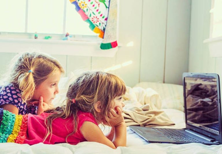 écran ordinateur tablette technologie enfants filles