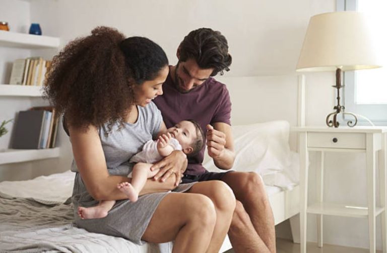 couple enfant bébé famille