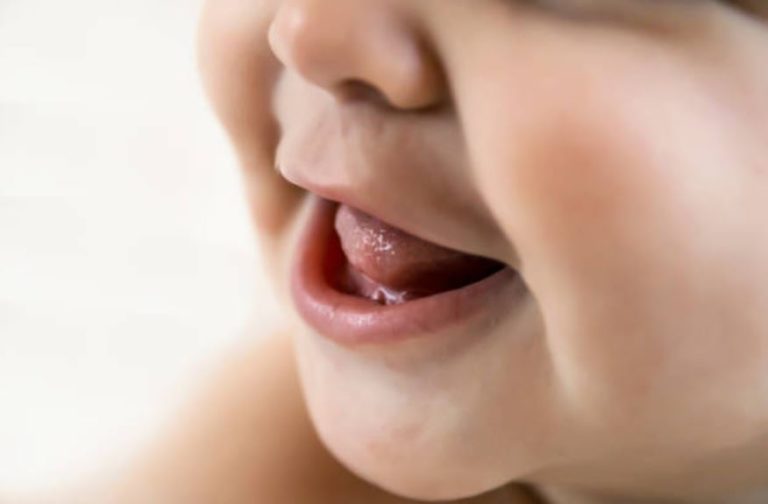 bébé sourire