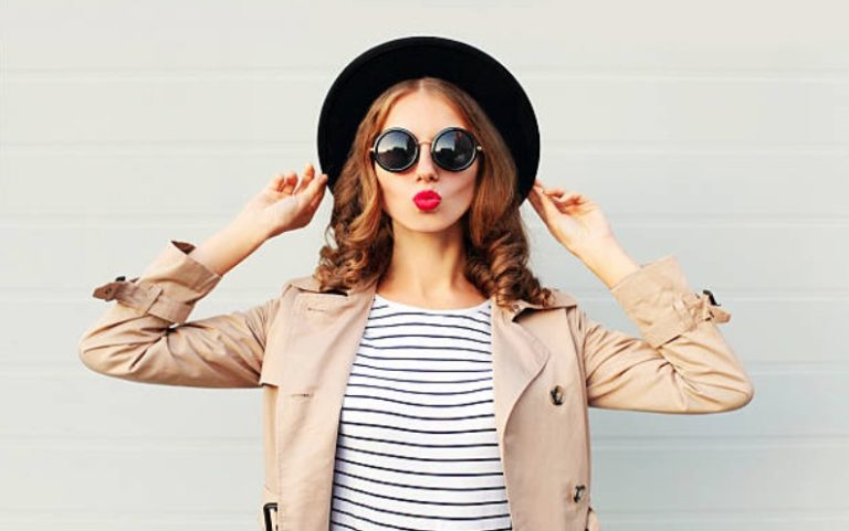 femme look mode vêtement pièces indispensables