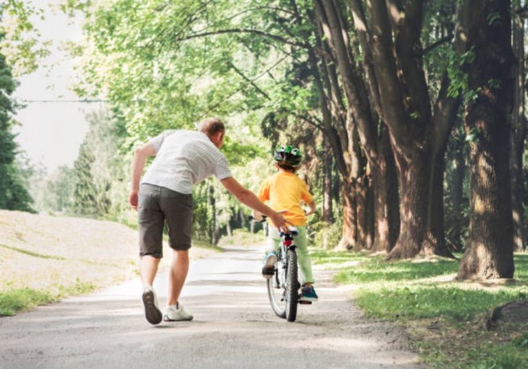 vélo enfant apprentissage parent