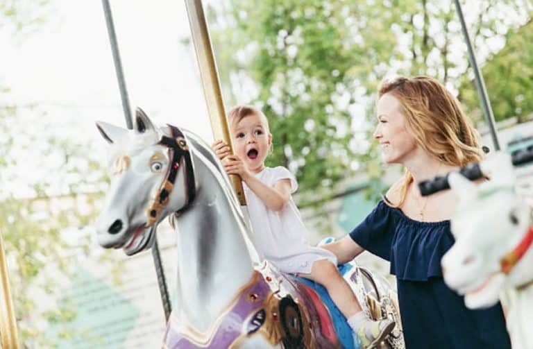 bébé enfant manège carrousel