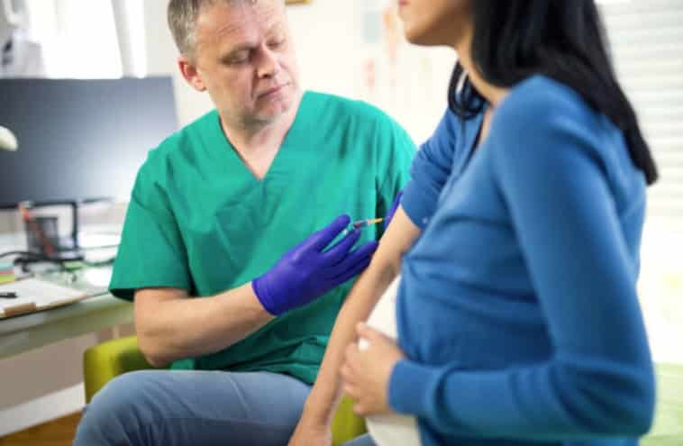 grossesse femme enceinte vaccin médecin