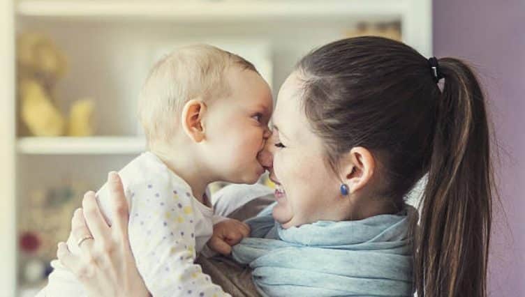 bébé mordre morsure dents parents maman éducation