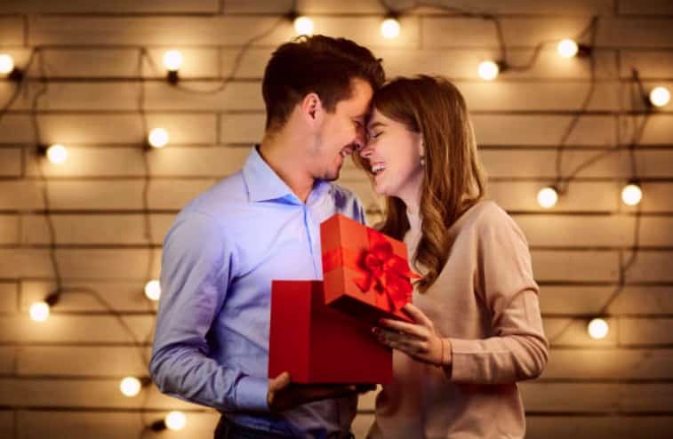 homme femme couple cadeaux amour
