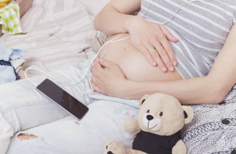 grossesse écouteurs téléphone écouter podcasts