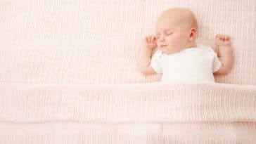 bébé dormir sommeil lit couverture mort subite du nourrisson enfant