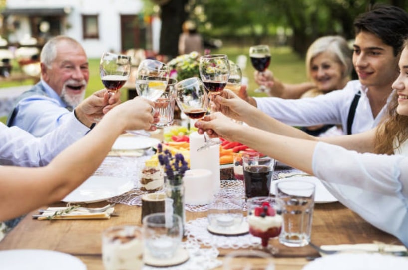 belle-famille famille repas dîner été