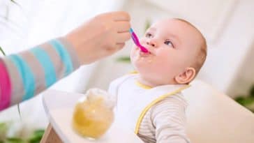 bébé manger petit pot sucre diversification alimentaire nourriture