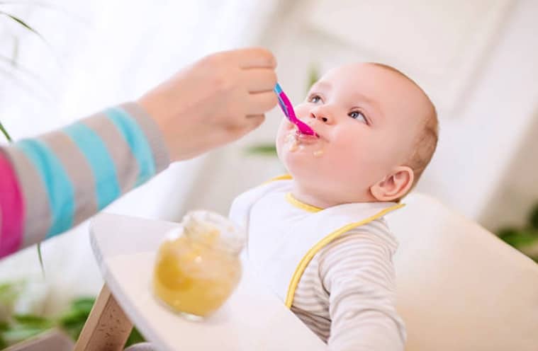 bébé manger petit pot sucre diversification alimentaire nourriture