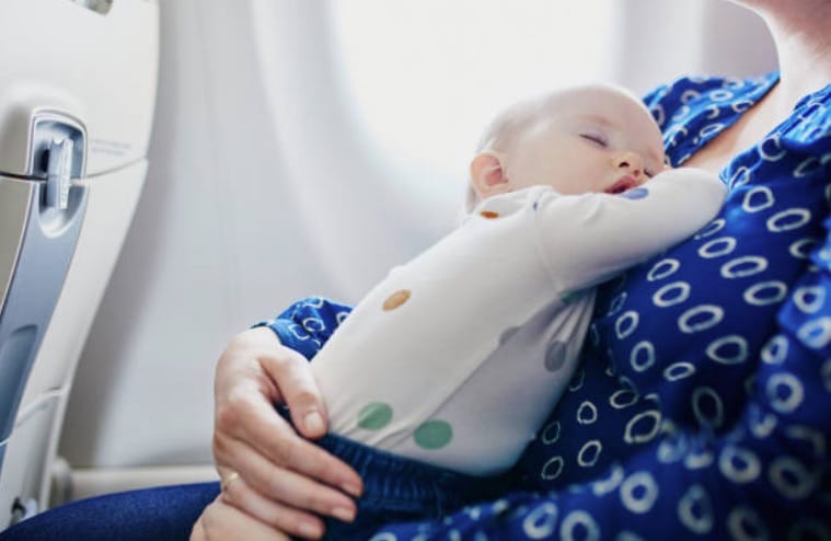 enfant bébé avion voyage décalage horaire dormir voyager