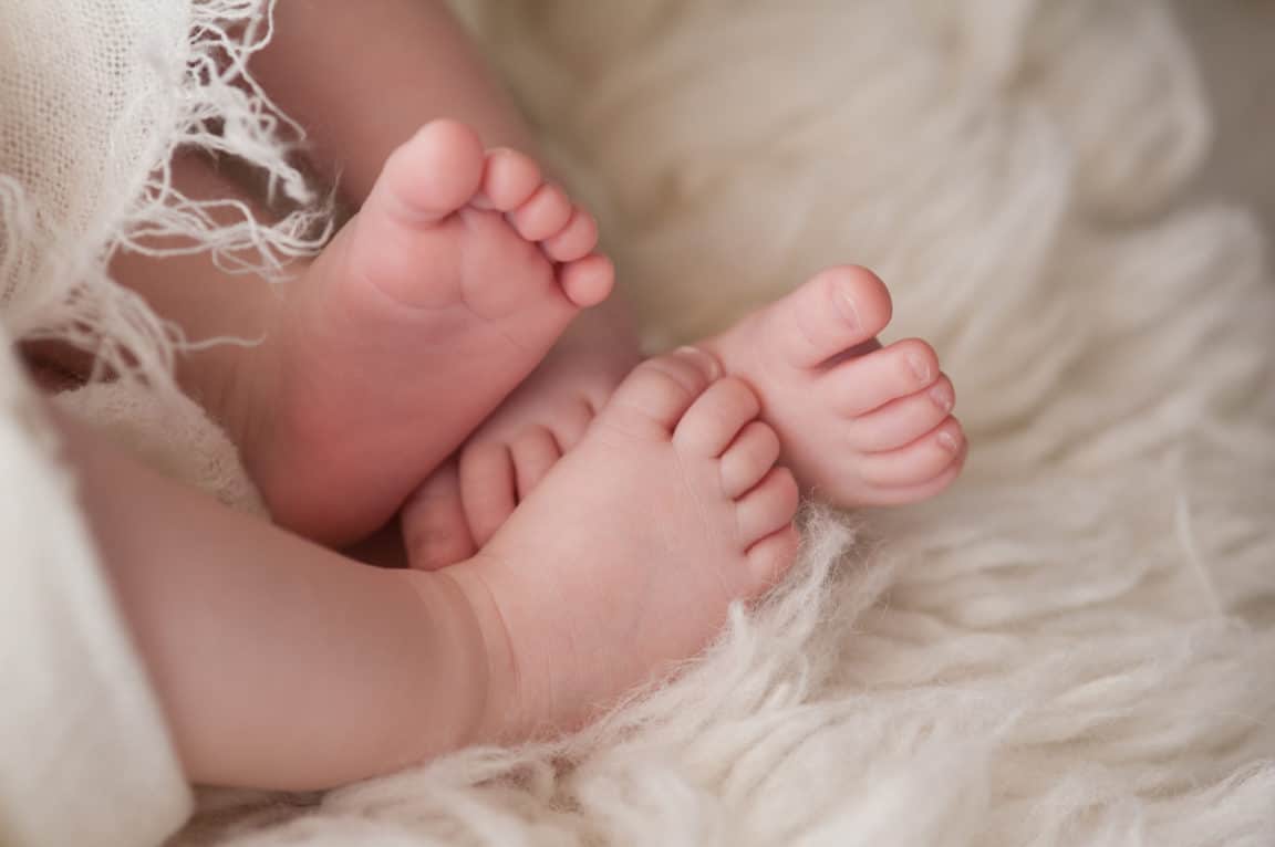 syndrome du jumeau perdu jumeaux bébés grossesse gémellaire nourrissons pieds