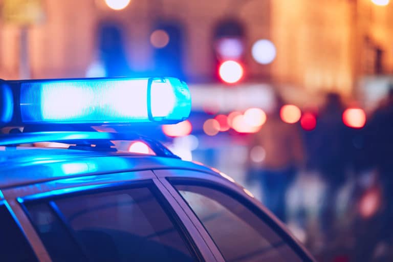 police policier gendarme arrêter voiture alarme