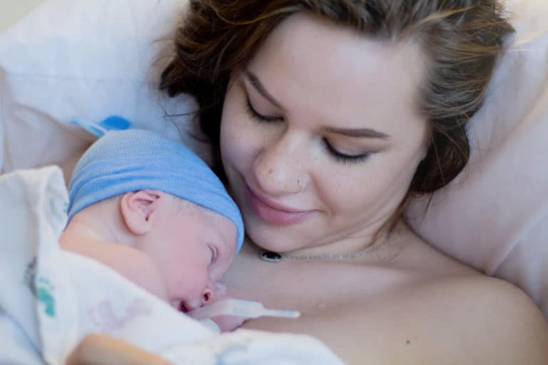 accouchement naturel physiologique naissance bébé nourrisson enfant maman mère maisons de naissance