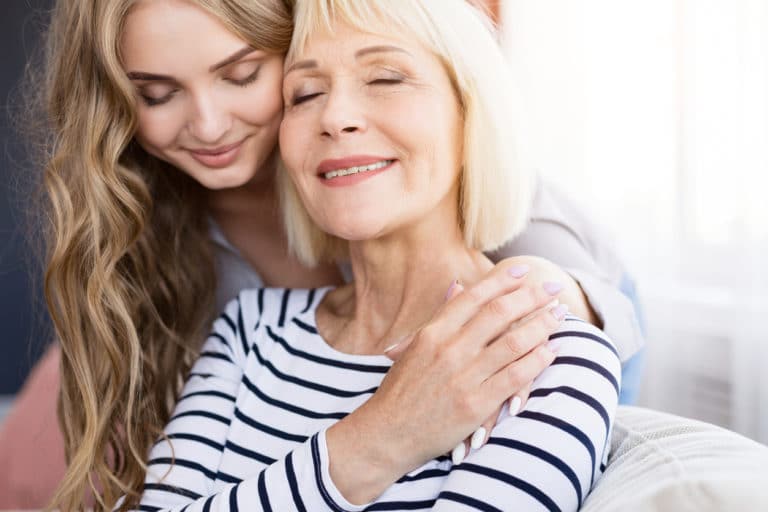 parent adulte mère maman grand-mère grands-parents famille syndrome du nid vide