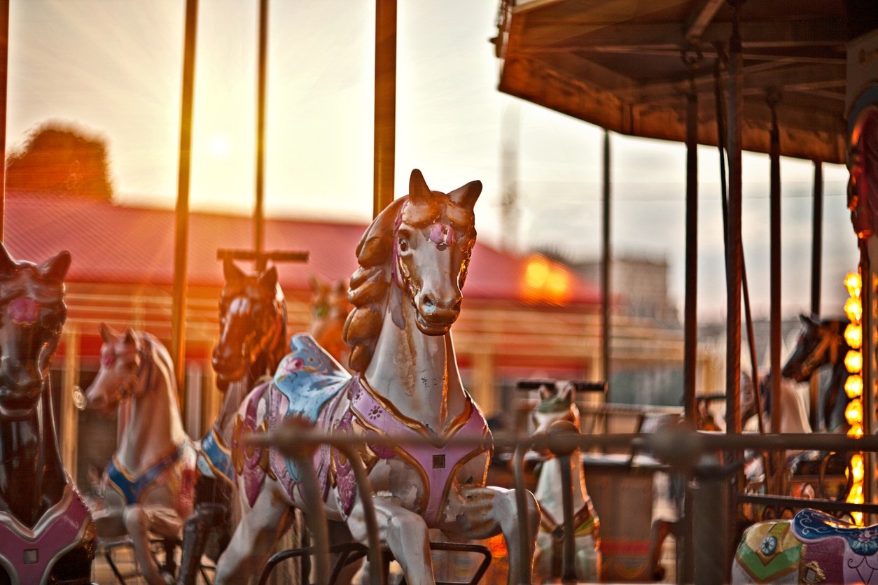 manège manèges enfant loisirs jeux jouet parc d'attraction carrousel