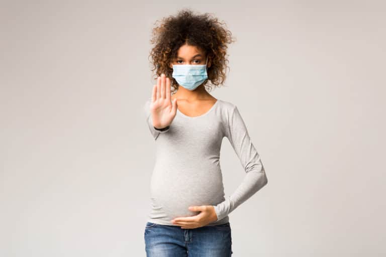 enceinte grossesse malade accouchement coronavirus masque maladie