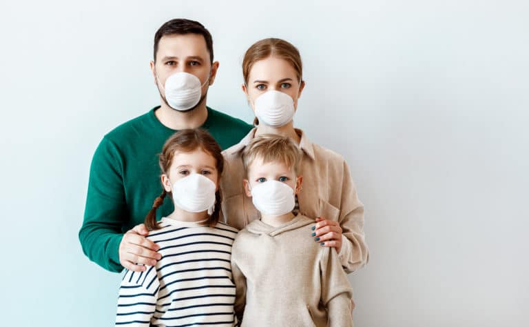 famille confinement coronavirus masque transmission