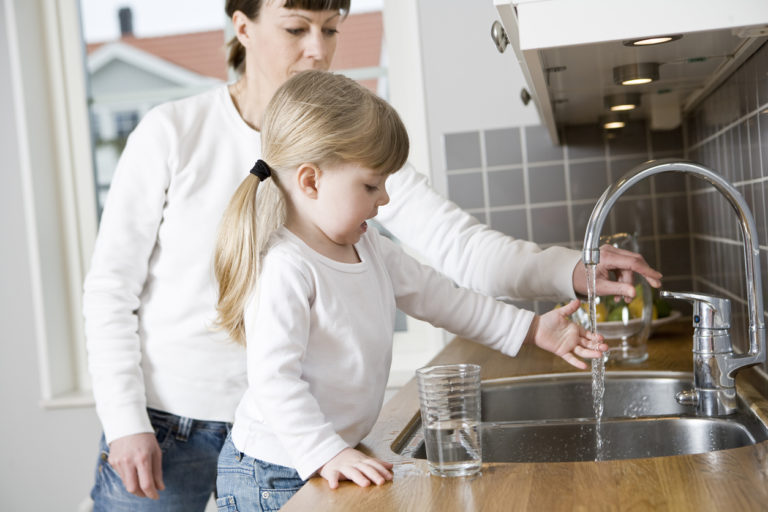 eau robinet boire enfant coronavirus laver main hygiène